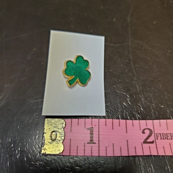 Little shamrock pin - Picture 4 of 4